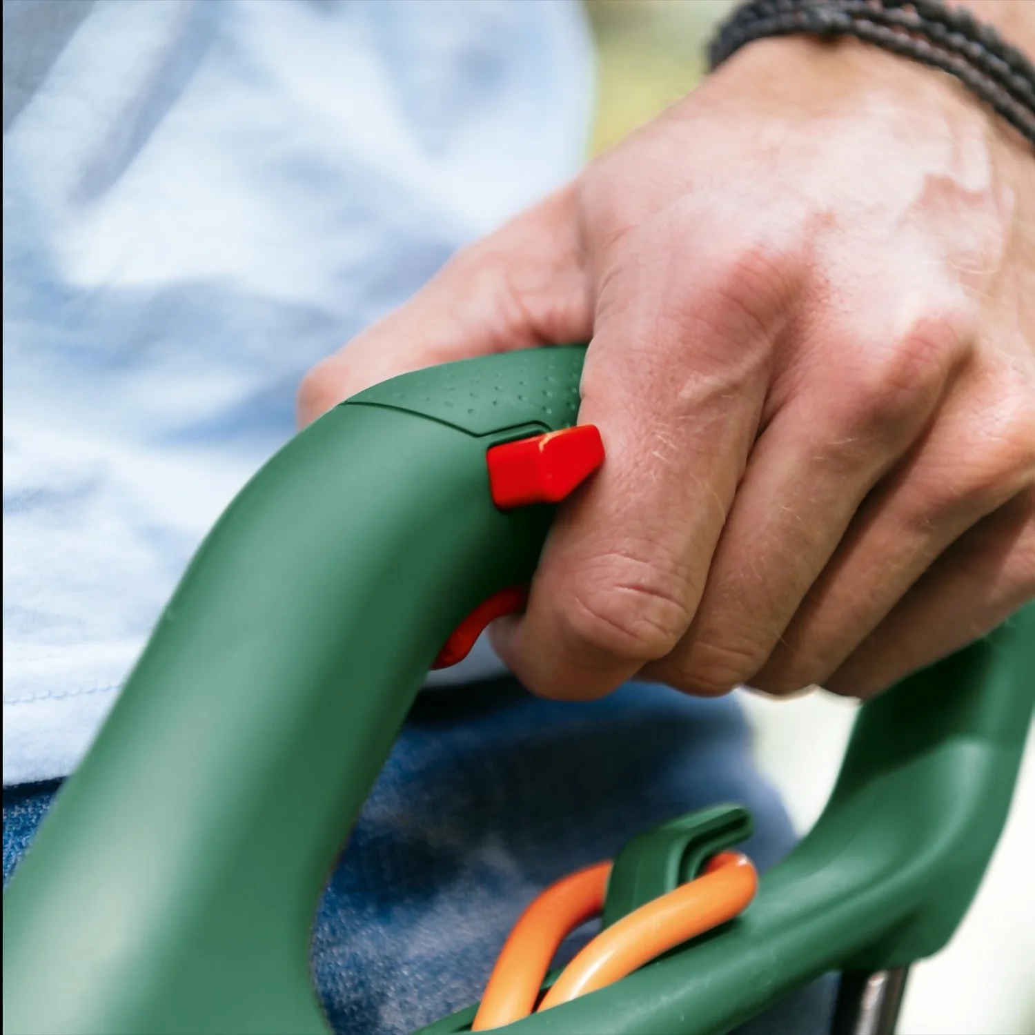 Bosch EasyGrassCut 23 Electric Grass Trimmer 23cm 8 Bosch EasyGrassCut 23 Electric Grass Trimmer 23cm - Image 6