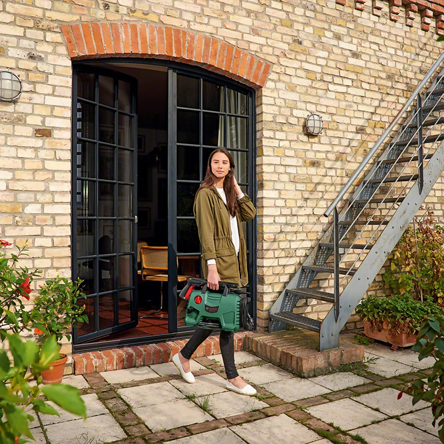 Bosch EasyAquatak 120 High Pressure Washer 6 Bosch EasyAquatak 120 High Pressure Washer - Image 4